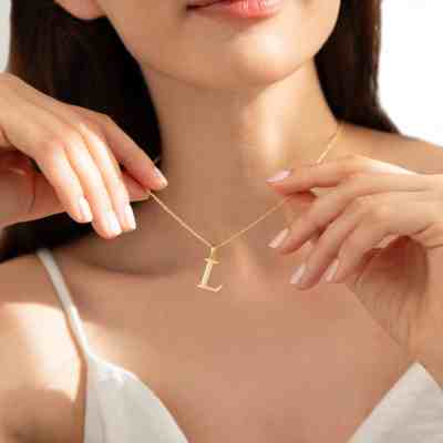 Initial pendant in gold