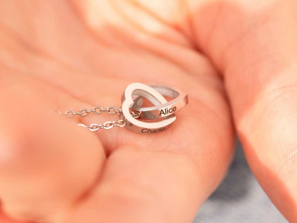 Heart necklace with two names engraved